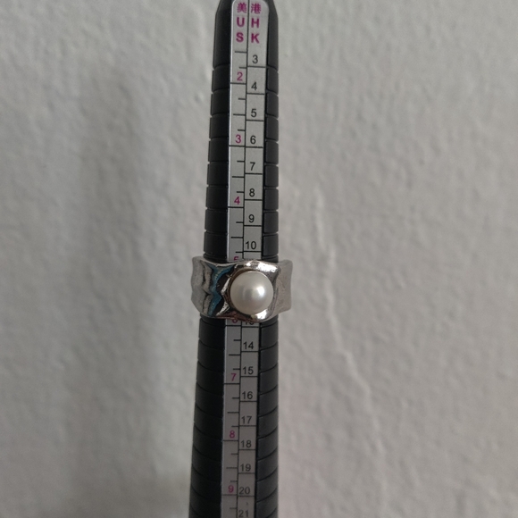 Sterling and pearl ring 5.5 (approximate) - Picture 6 of 6